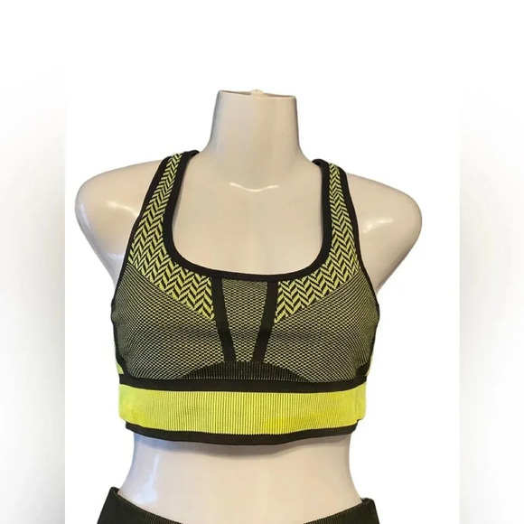 Fabletics 2 Piece Outfit- Includes High Waisted Seamless Leggings & Sports Bra - Picture 5 of 14